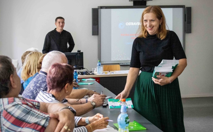 FN Ostrava: Univerzita třetího věku letos přilákala do školních lavic 26 studentů