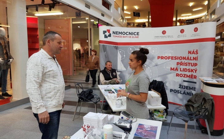Centrum pro závislé na tabáku proškolilo další zdravotní sestry, zájem má i veřejnost