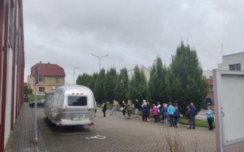 Pardubický kraj: Očkovací kamion dnes v Přelouči zahájil cestu ze…