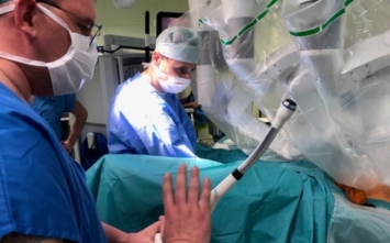 FN Ostrava: Chirurgové Centra robotické chirurgie použili jako první…